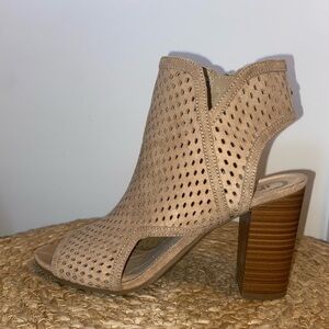 Sam Edelman Emerson Block Heel Bootie. Tan 8.5M
